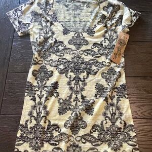 LOL Vintage Yellow T-shirt -lace graphic